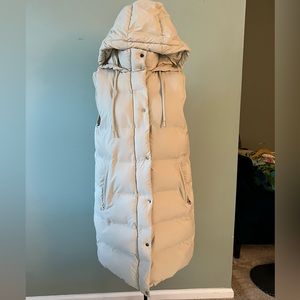 Zara nude stone light tan hooded puffer vest with gold hardware size medium